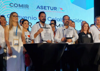 Celebran GMID firmando convenio entre COMIR y ASETUR