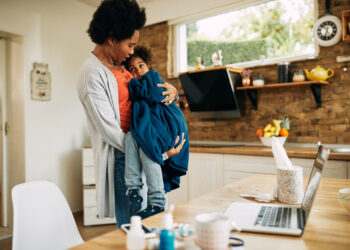 Mamás en entornos laborales desafiantes