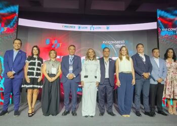 León luce durante Congreso MPI