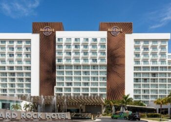 Hard Rock renueva dos propiedades